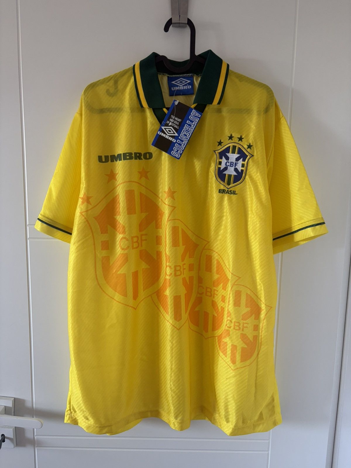 Umbro Brazil umbro 1996 home BNWT vintage Soccer Jersey Size US L / EU 52-54 / 3 - 1 Thumbnail
