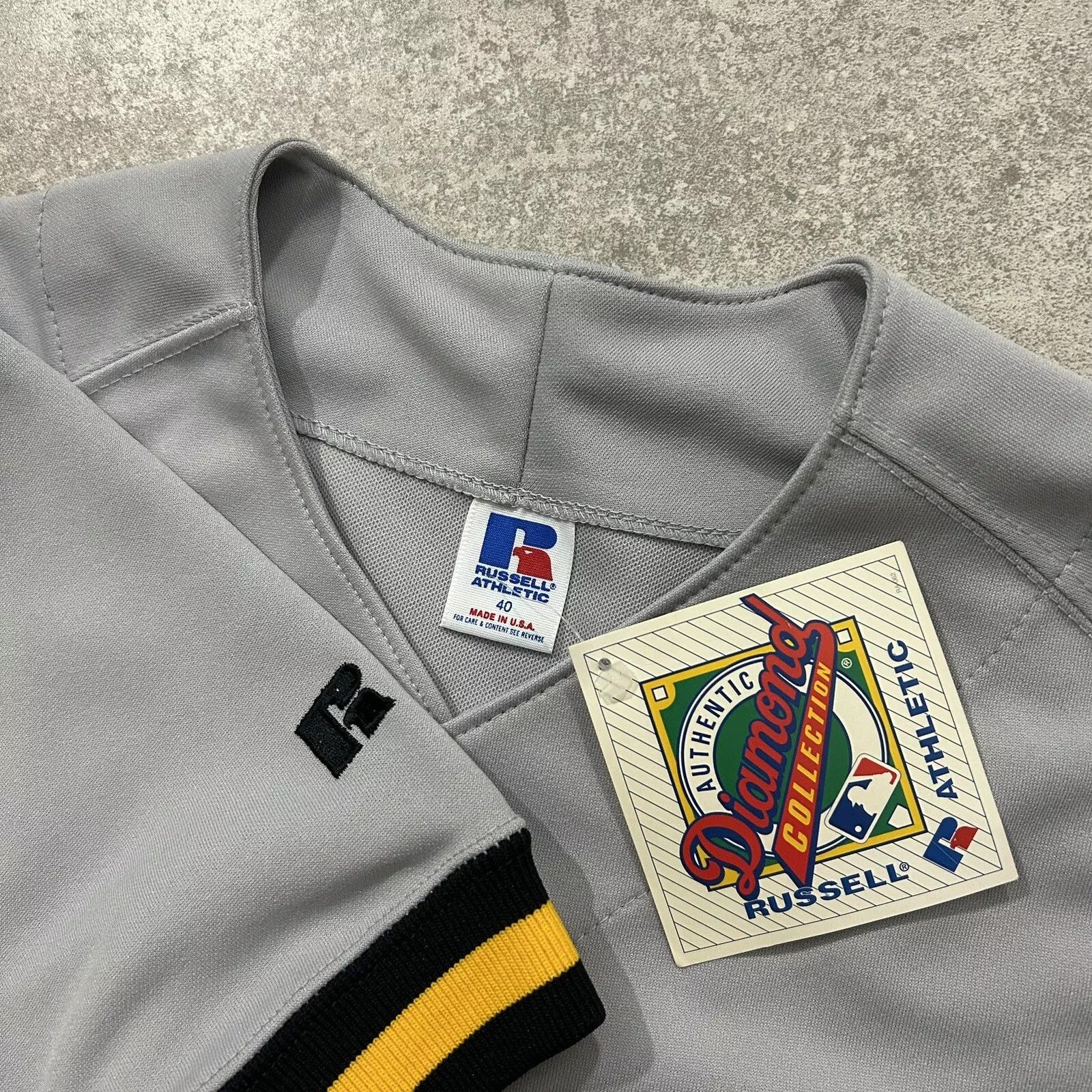 MLB × Vintage BARRY BONDS PITTSBURGH PIRATES RUSSELL ATHLETIC AUTHENTIC Size US M / EU 48-50 / 2 - 6 Thumbnail