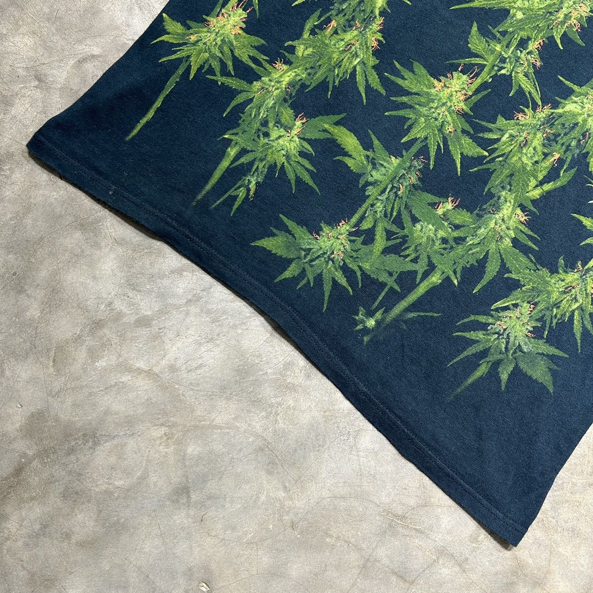 Liquid Blue × Vintage Liquid blue weed tee Size US M / EU 48-50 / 2 - 3 Thumbnail