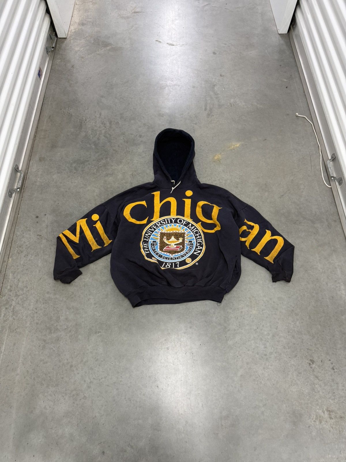 NCAA Michigan Wolverines 90s Vintage Spellout Hoodie Navy NCAA XL Size US XL / EU 56 / 4 - 10 Thumbnail