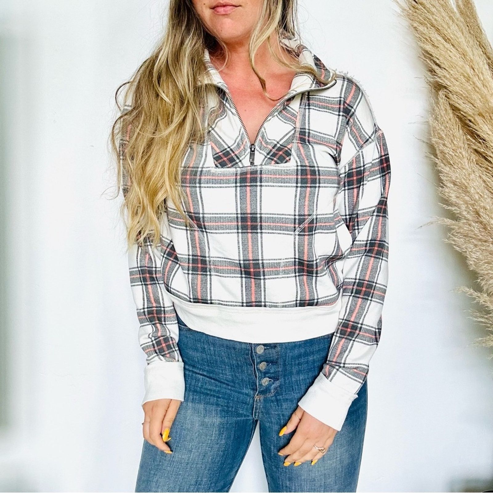 Free People NEW FREE PEOPLE White Red Black Plaid Pullover Zip Sweater Size S / US 4 / IT 40 - 1 Thumbnail