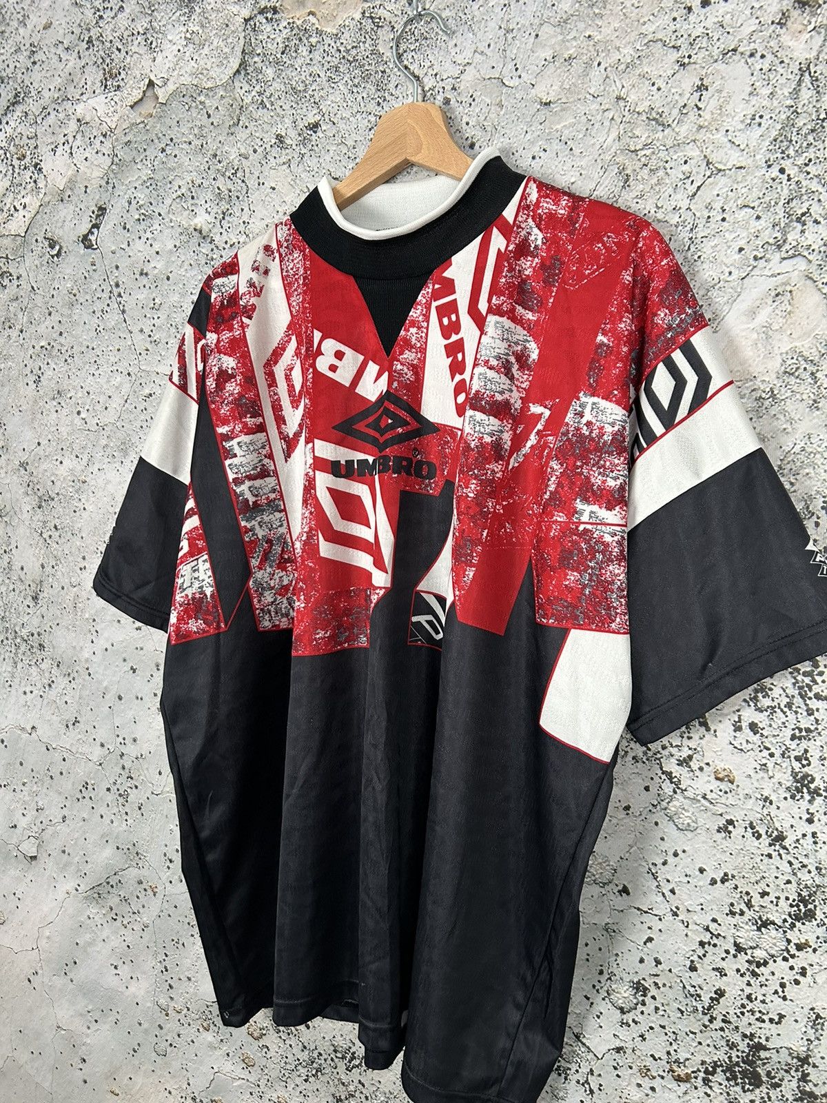 Umbro Vintage Umbro Sportswear Tee Retro 90s Football Soccer Hype Size US XL / EU 56 / 4 - 2 Thumbnail