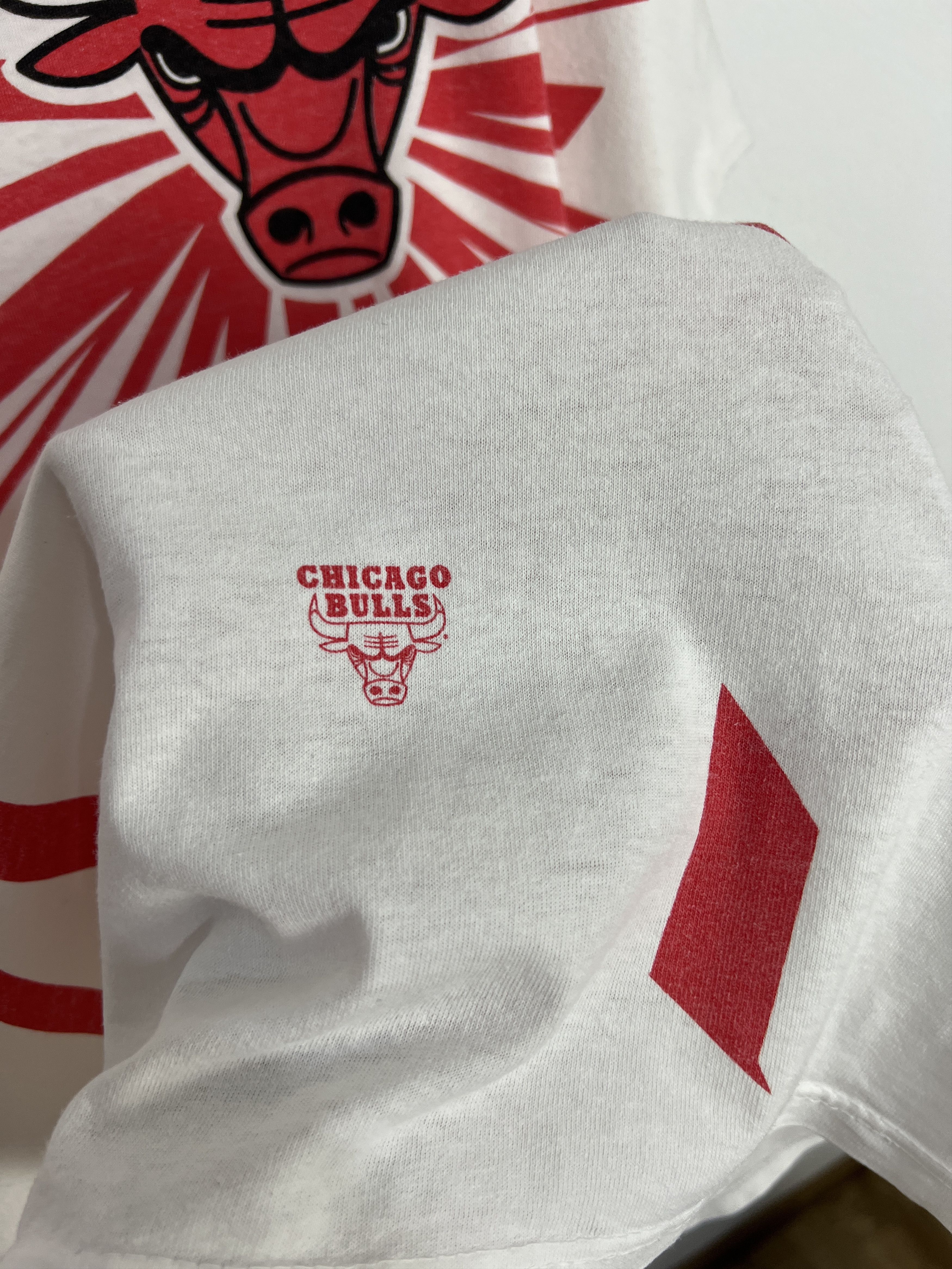 Starter Vintage 90's Starter Chicago Bulls Over Print NBA Shirt Size US XL / EU 56 / 4 - 4 Thumbnail