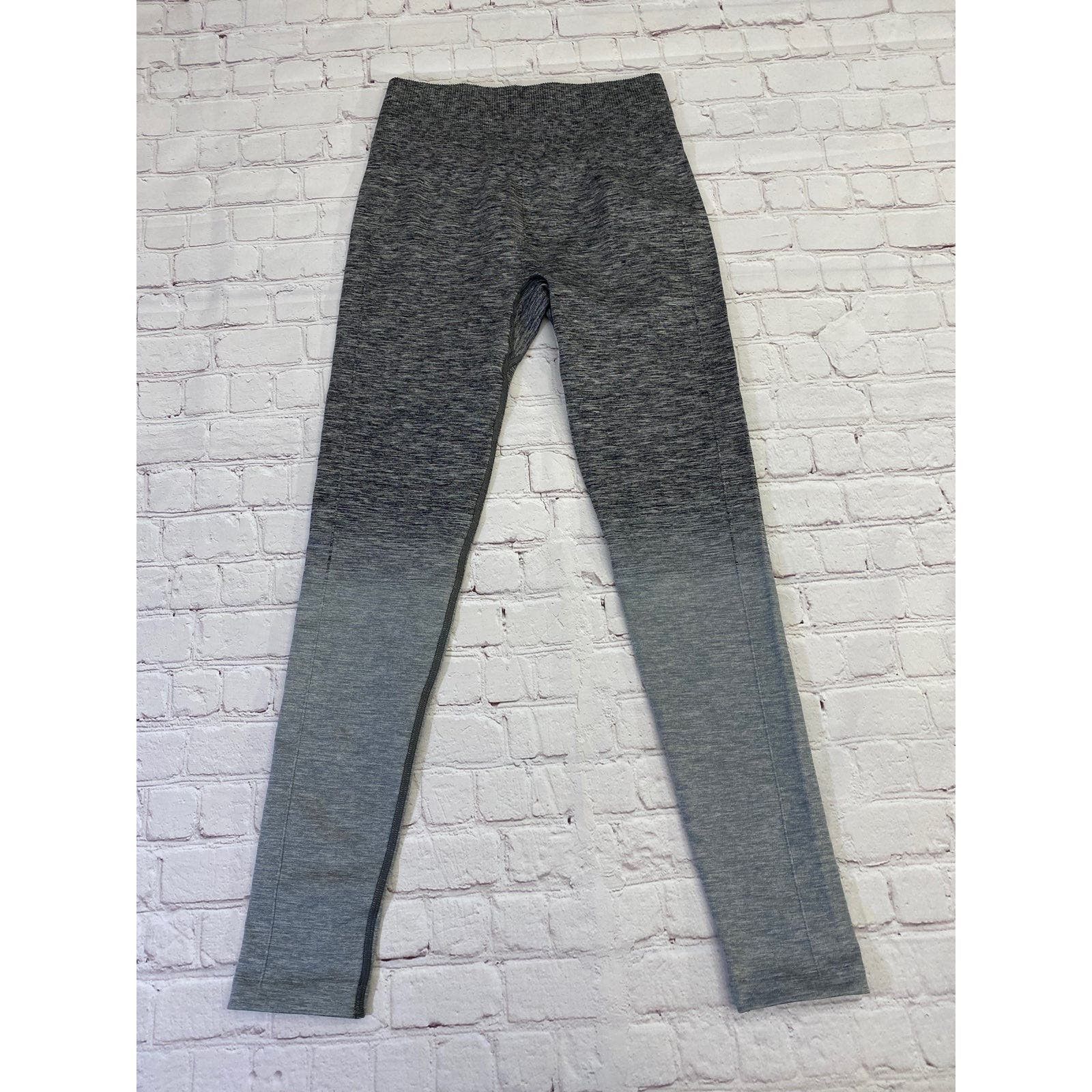 Lululemon lululemon seamless leggings size 4 Size 27" / US 4 / IT 40 - 2 Thumbnail