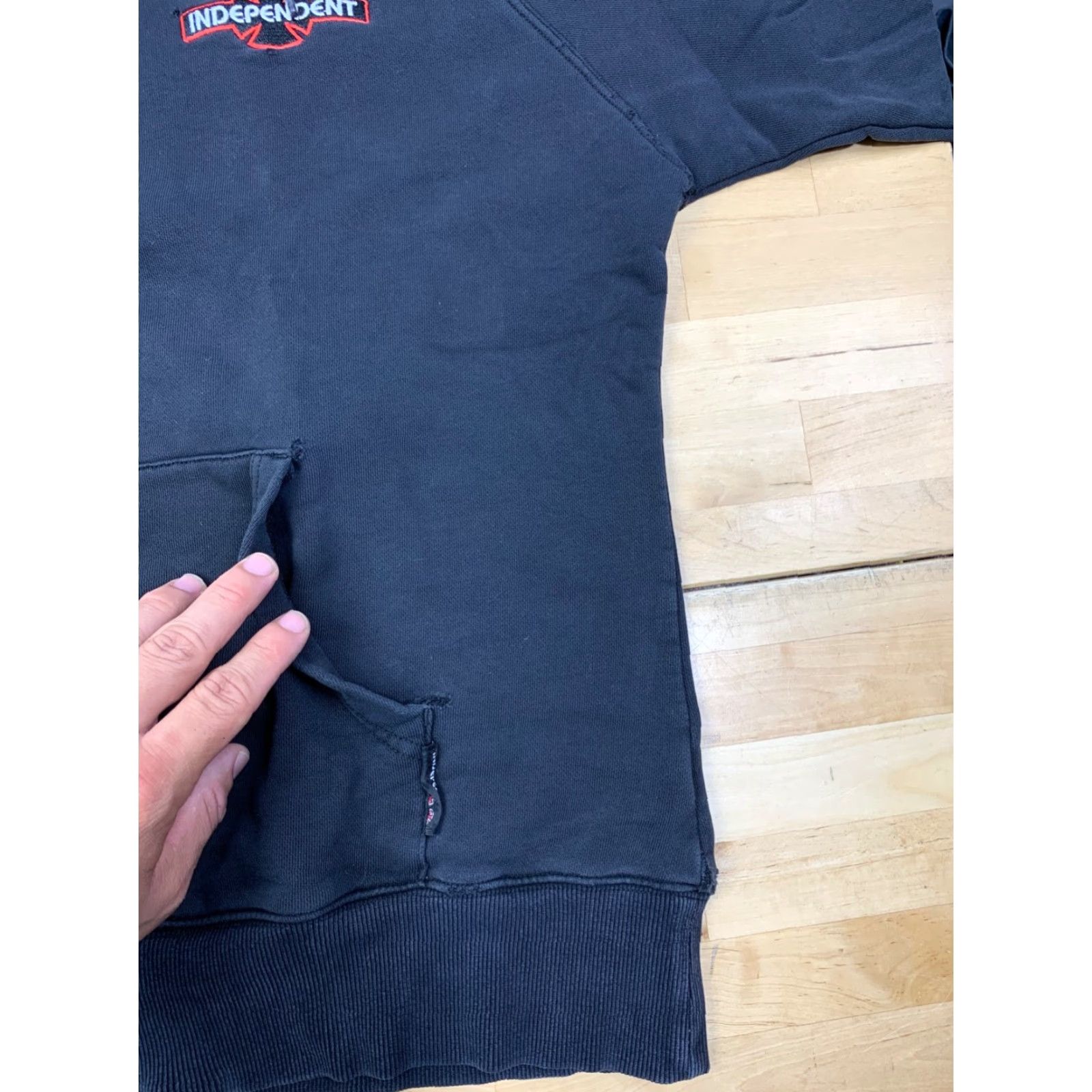 Vintage VINTAGE Independent Trucks Hoodie Mens M Black Grunge 90s Skate Thrashed 12015 Size US M / EU 48-50 / 2 - 6 Thumbnail