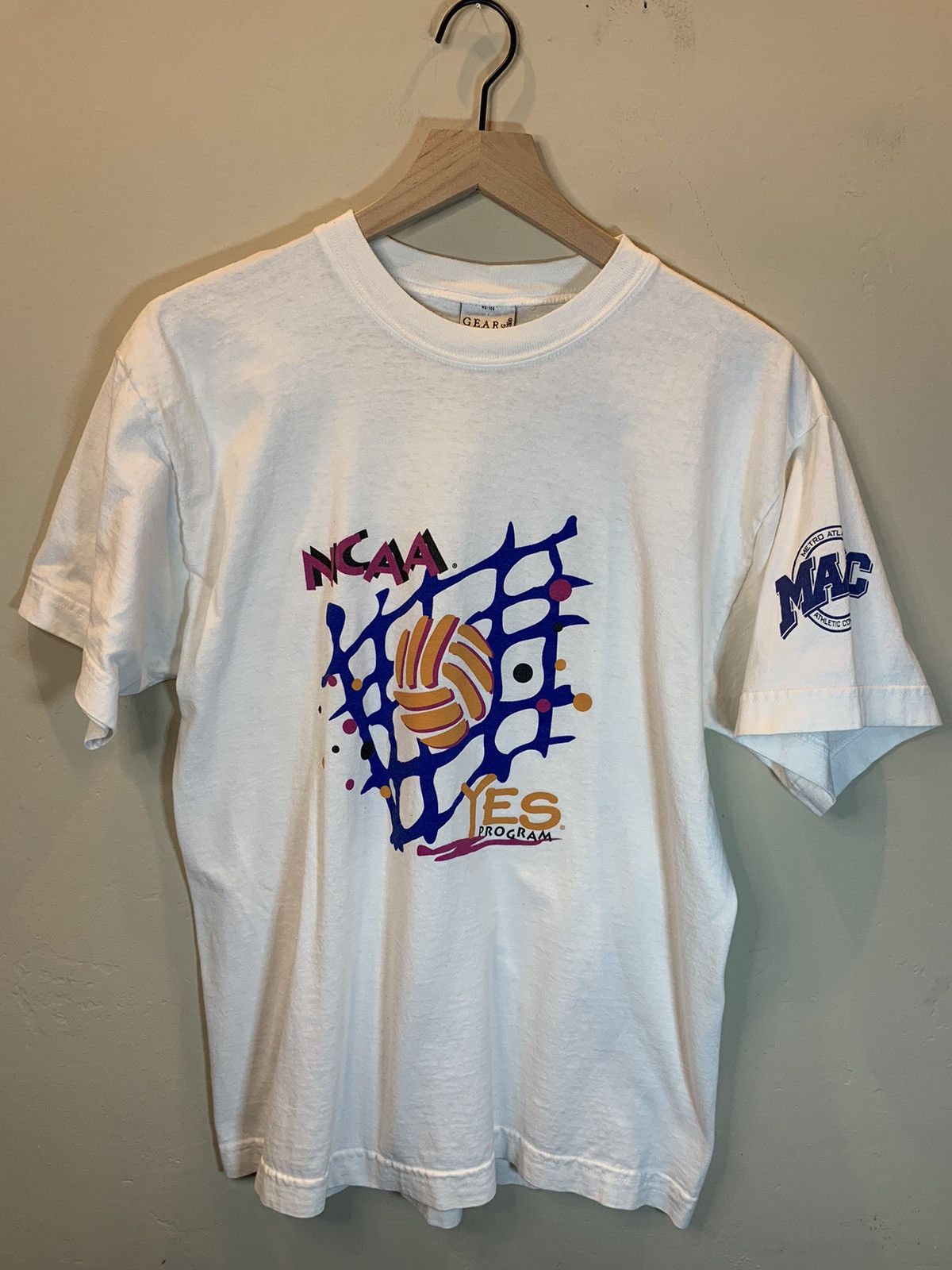 Gear for Sports × NCAA × Vintage *RARE* Vintage NCAA Volleyball YES College Program T-Shirt M Size US M / EU 48-50 / 2 - 1 Thumbnail