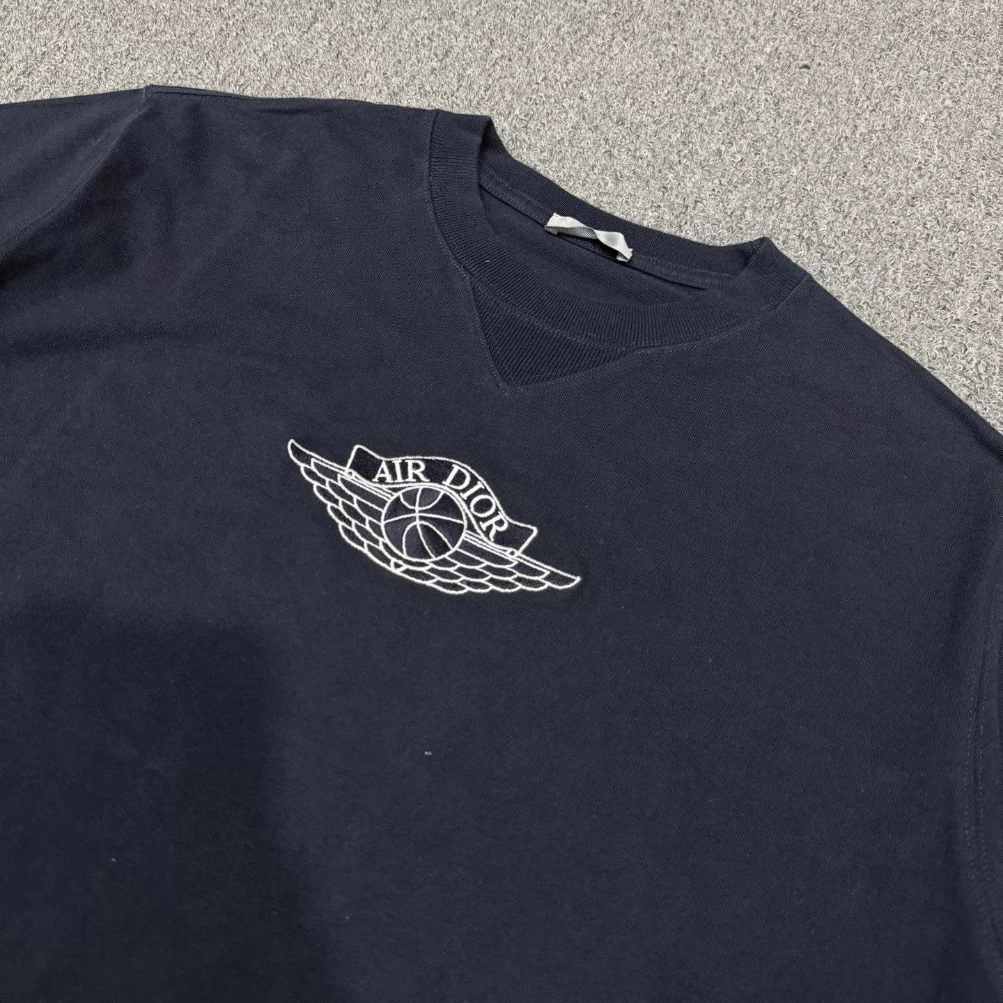 Dior Dior x AJ Embroidered Logo Short Sleeve Tee S 99new Size US S / EU 44-46 / 1 - 3 Thumbnail