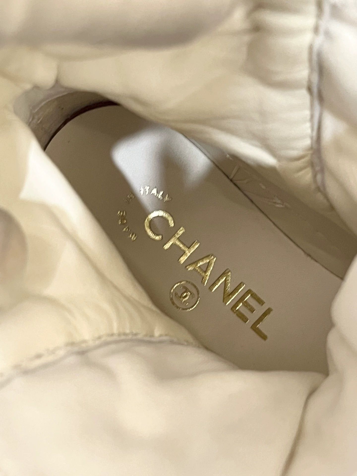 Chanel Chanel white platform boots 37 (glue, discolor, sole wear) Size US 6.5 / IT 36.5 - 4 Thumbnail