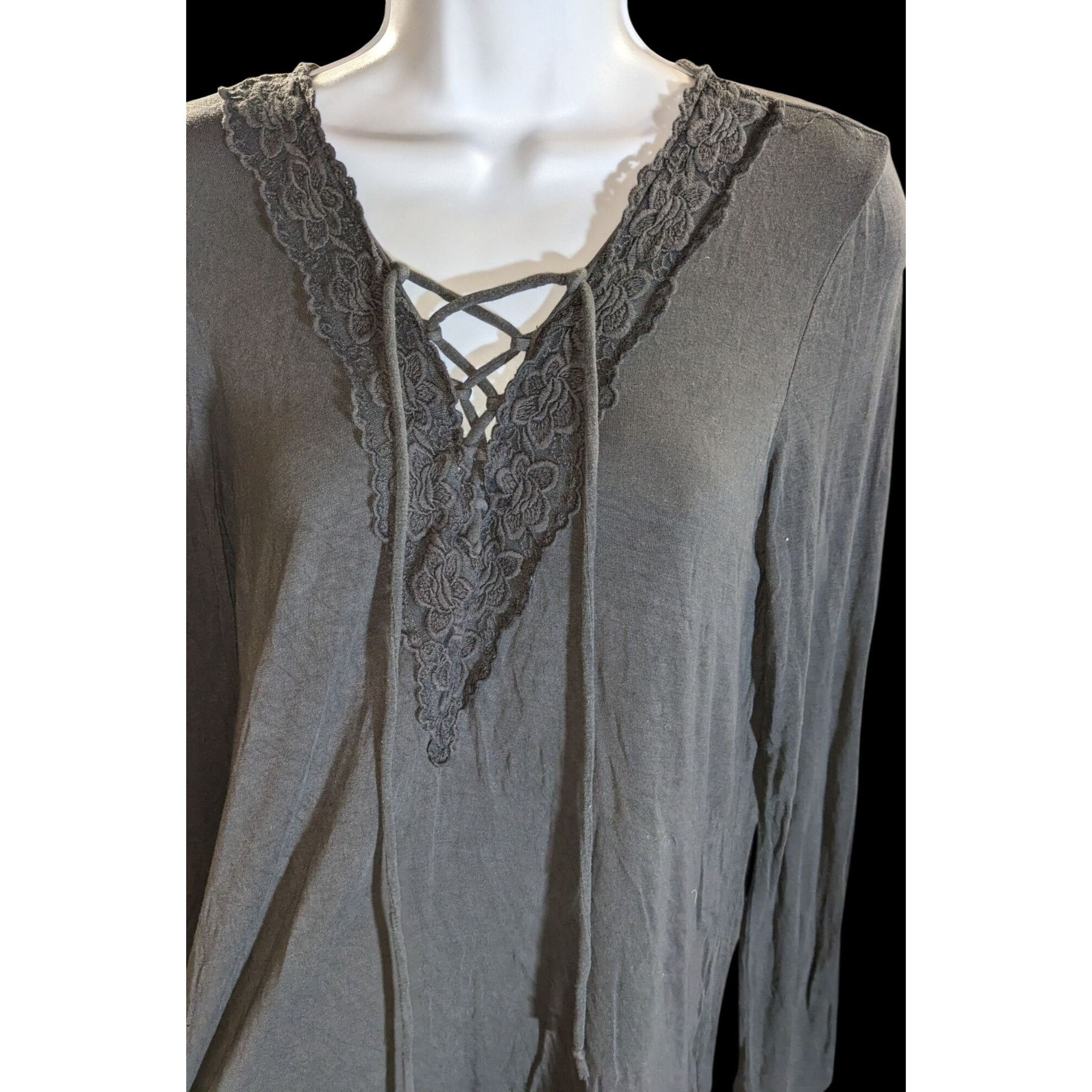American Eagle Outfitters American Eagle Soft & Sexy Lace Up Top Grey Long Sleeve Medi Size M / US 6-8 / IT 42-44 - 5 Thumbnail