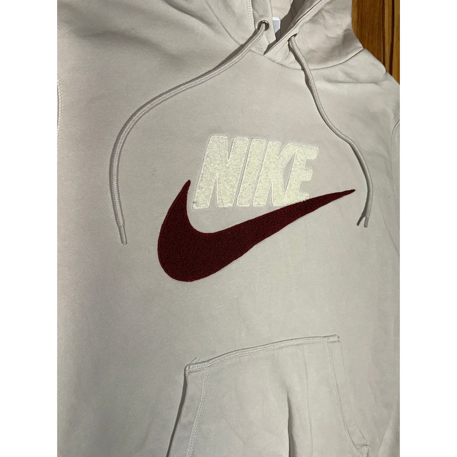 Nike Nike white And Burgundy Hoodie Size Small Size US S / EU 44-46 / 1 - 6 Thumbnail