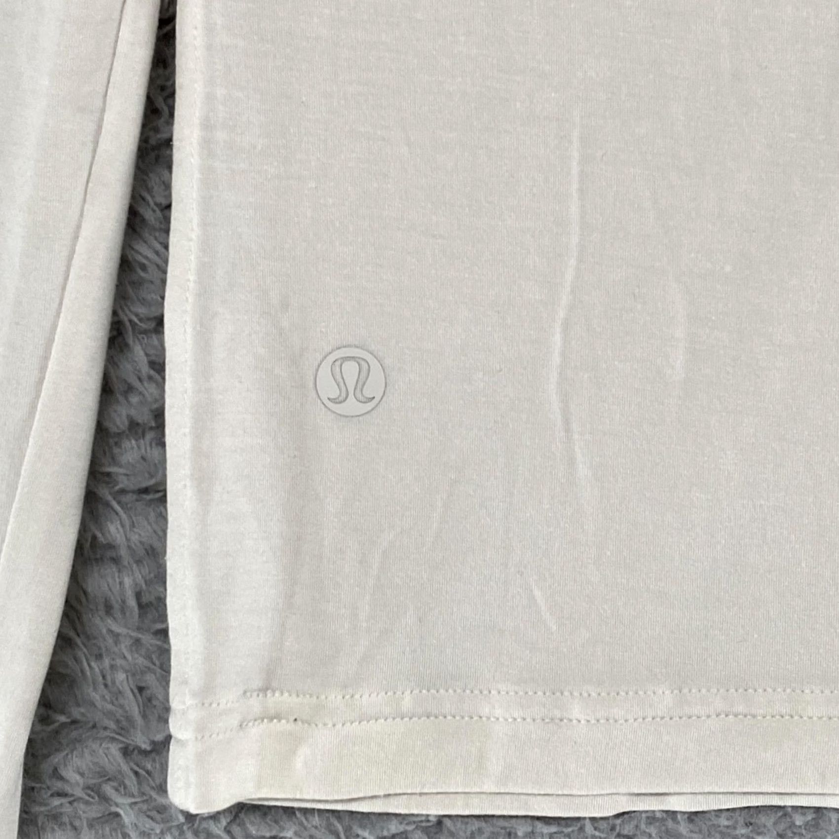 Lululemon Lululemon Shirt Womens S 6/8 Modal Silk V-Neck Long Sleeve Yoga Balletcore White Shirt T-Shirt Pullover Slim Regular Casual Size S / US 4 / IT 40 - 6 Thumbnail