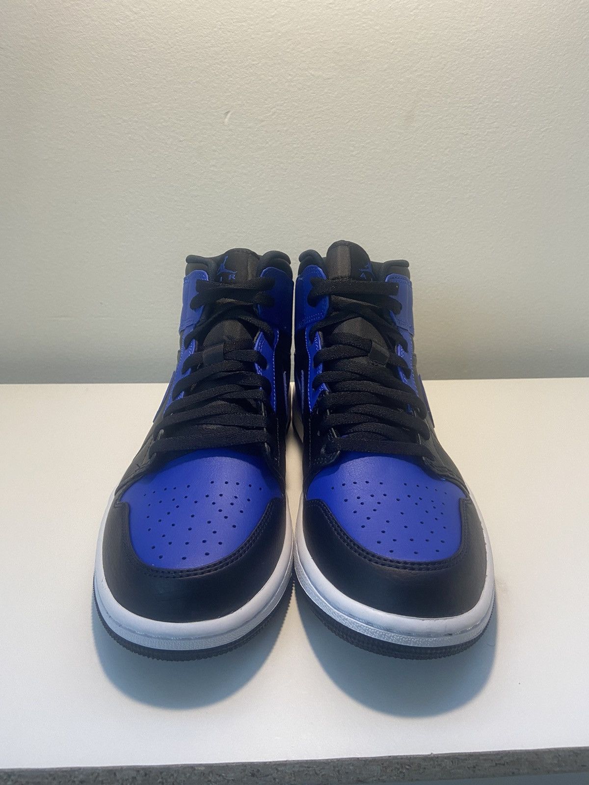 Jordan Brand Jordan 1 Mid Hyper Royal Size US 9 / EU 42 - 1 Thumbnail