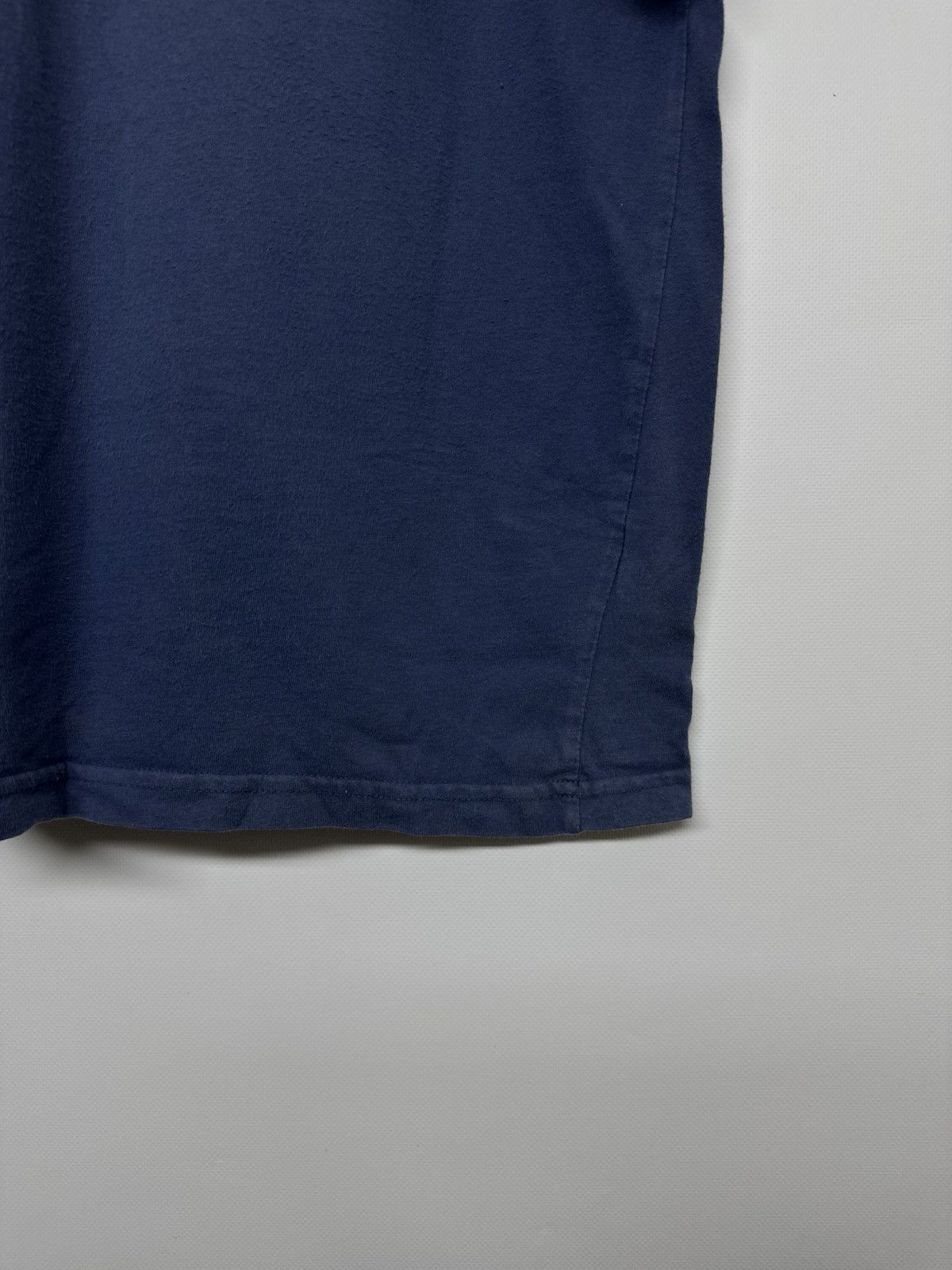 Nike Vintage Y2k Nike Center Swoosh Logo T-Shirt Size US XL / EU 56 / 4 - 10 Thumbnail