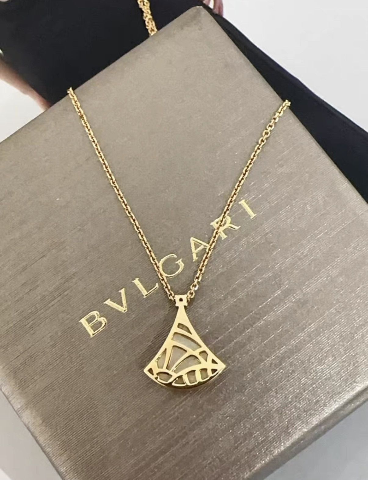 Bvlgari Bvlgari white mother-of-pearl fan necklace J38 Size ONE SIZE - 3 Thumbnail