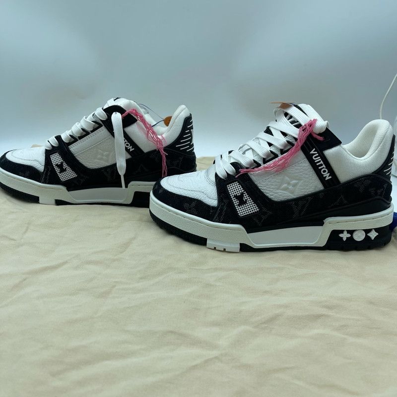 Louis Vuitton Trainer Panda Low-Top Sneakers 0079