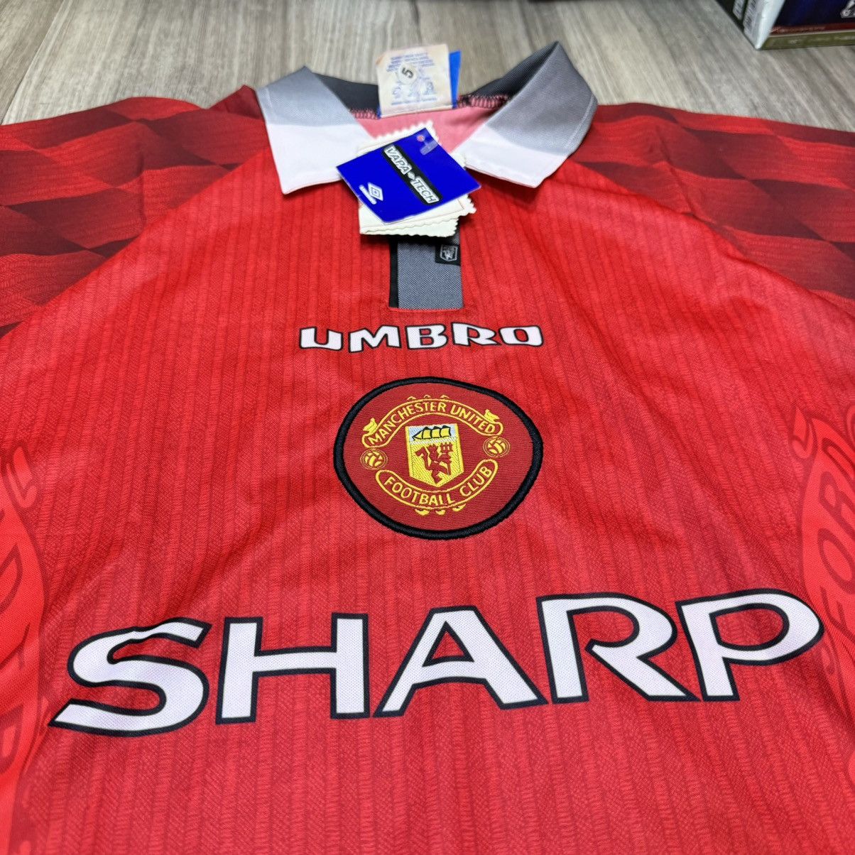 Umbro × Vintage Manchester United 97/98 home shirt #11 Giggs (Bnwt) Size US L / EU 52-54 / 3 - 3 Thumbnail