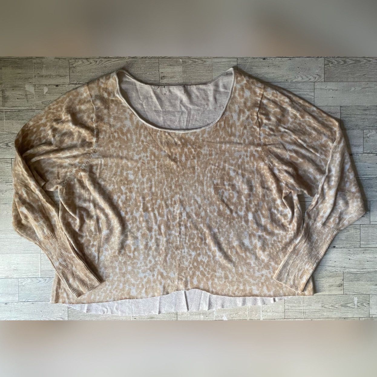 Vintage Vintage, Tan, Leopard Print, Raw Hem Oversized, Knit Sweater Size ONE SIZE - 8 Thumbnail