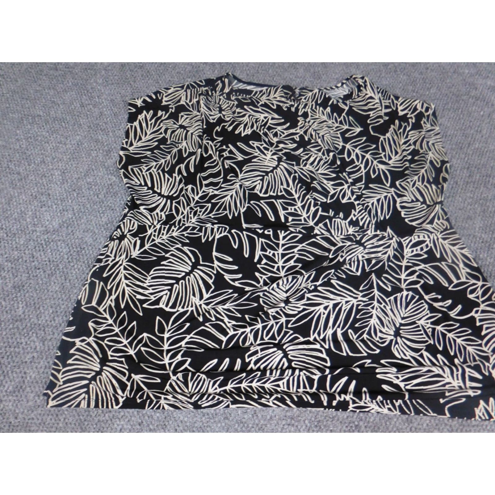 Vintage Lane Bryant Blouse Womens Plus 28 Black Floral Knit Sleeveless Button-Down Crew Neck ; Size 4XL / US 24-26 - 3 Thumbnail