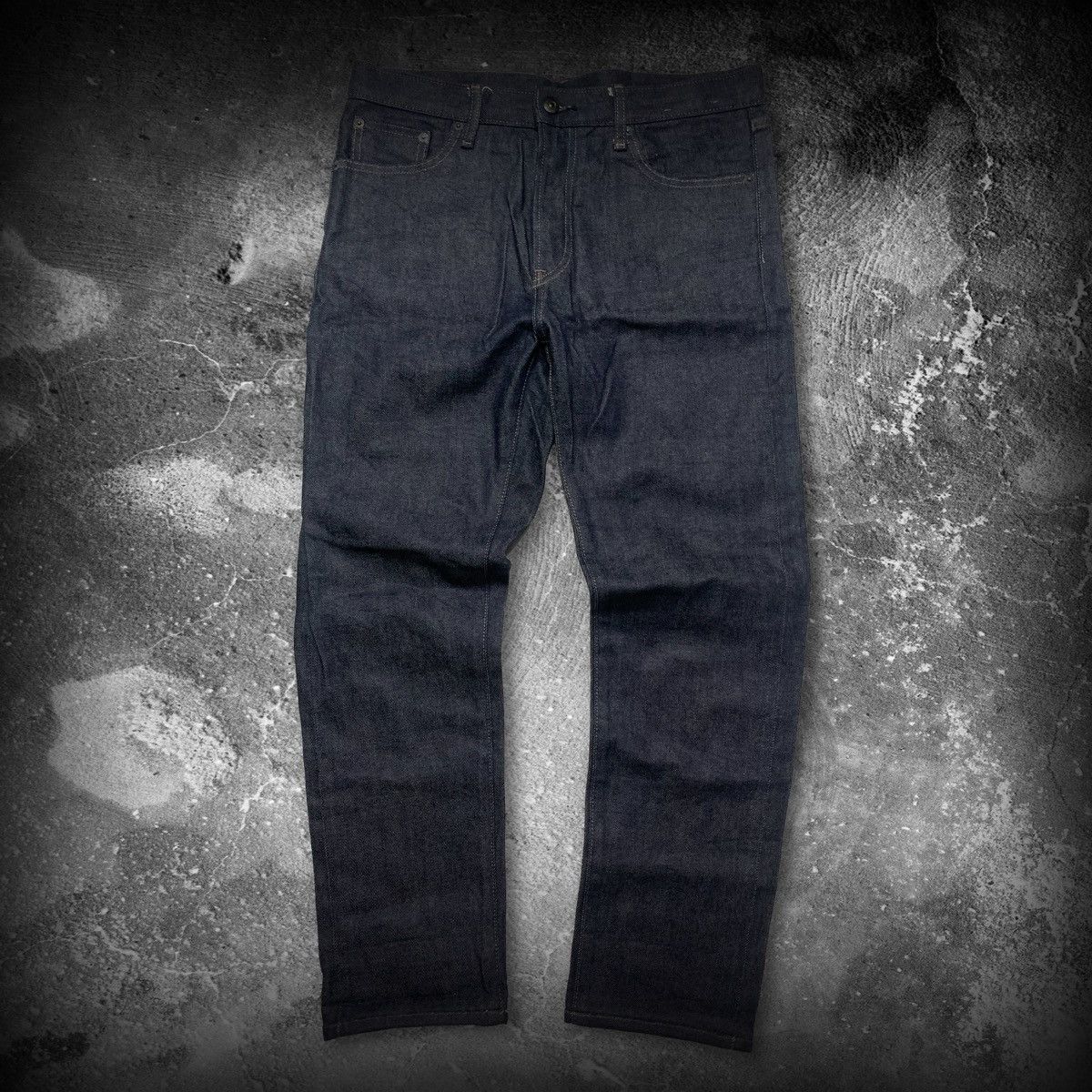 Uniqlo Uniqlo Dark Indigo Jeans Size 33 Straight Fit Size US 33 - 1 Thumbnail