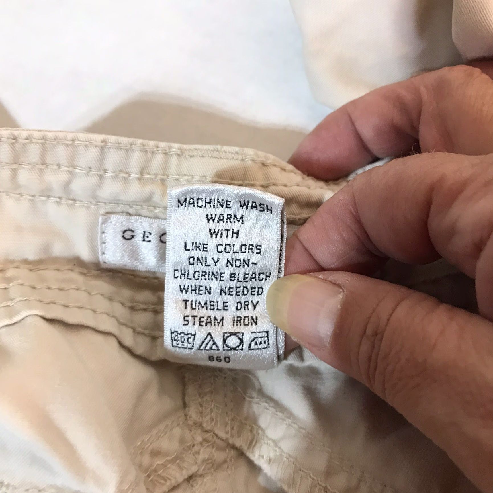Geoffrey Beene Geoffrey Beene Cropped Cargo Pants Womens Size 8 Beige Regular Fit Lightweight Pockets Comfort Modern Workwear Casual Size 30" / US 8 / IT 44 - 8 Thumbnail