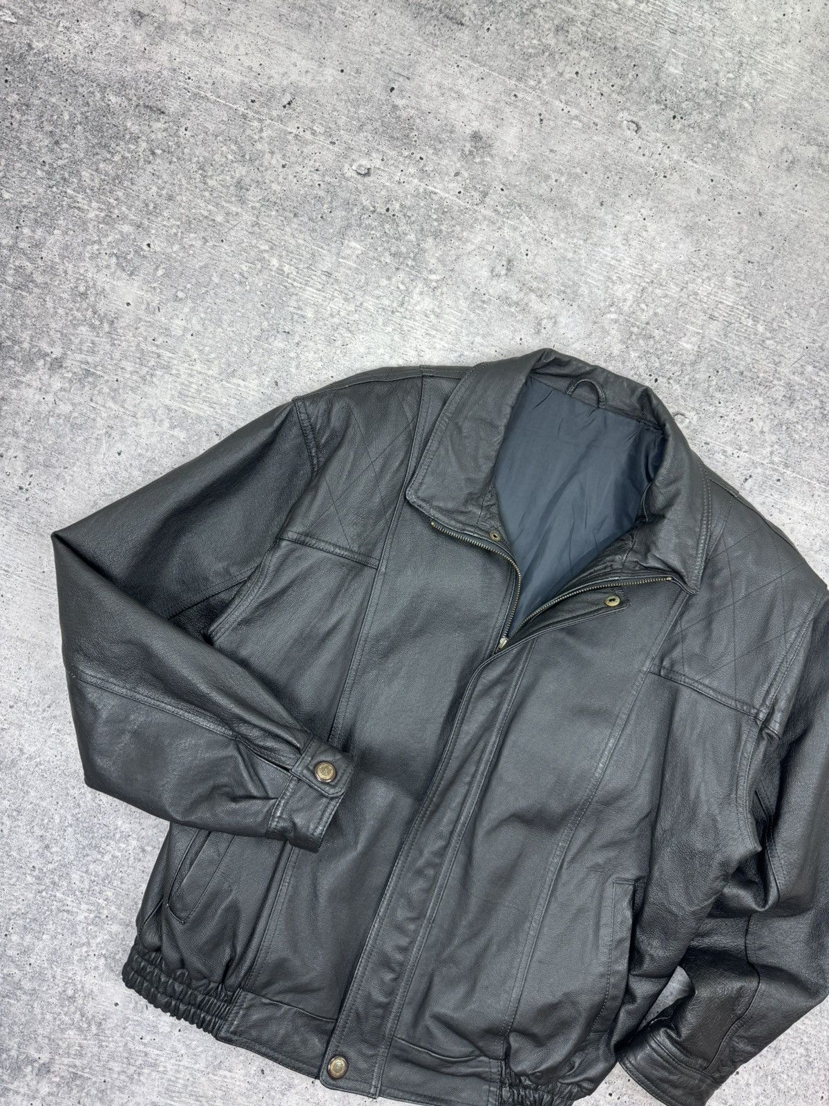 Vintage Vintage Genuine Leather Classic Bomber Leather Jacket Size L Size US L / EU 52-54 / 3 - 6 Thumbnail