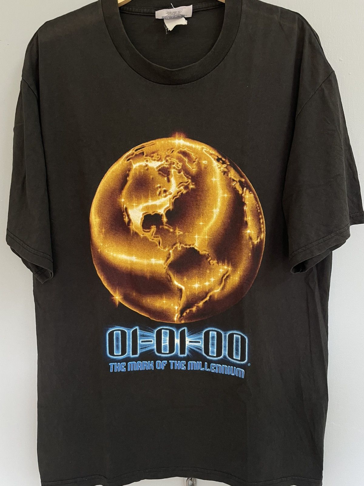 Vintage Vintage 01-01-00 the mark of the Millenium t shirt Size US L / EU 52-54 / 3 - 3 Thumbnail