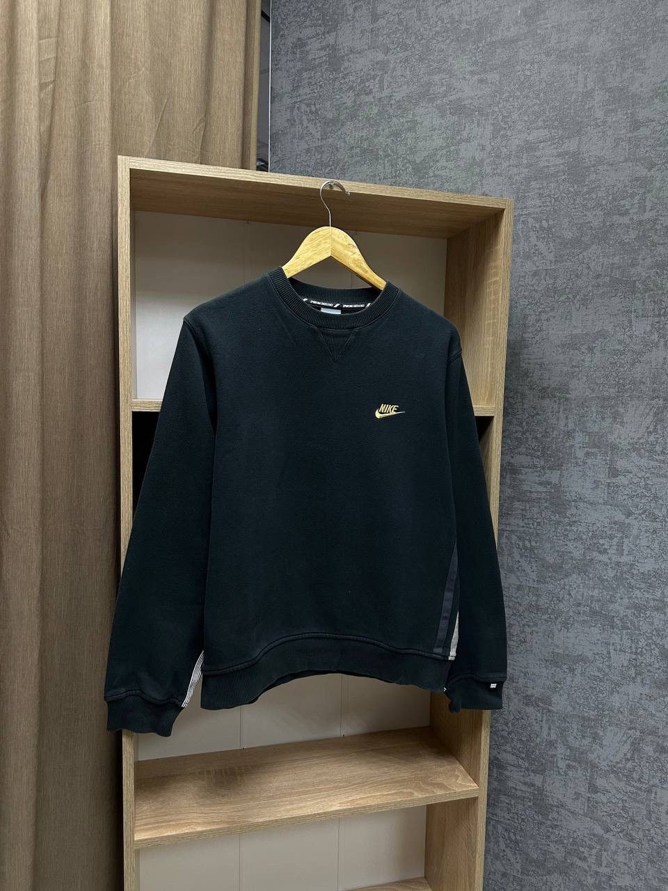 Nike × Nike ACG × Vintage Vintage Nike Black Big Logo Sweatshirt Size US S / EU 44-46 / 1 - 1 Thumbnail