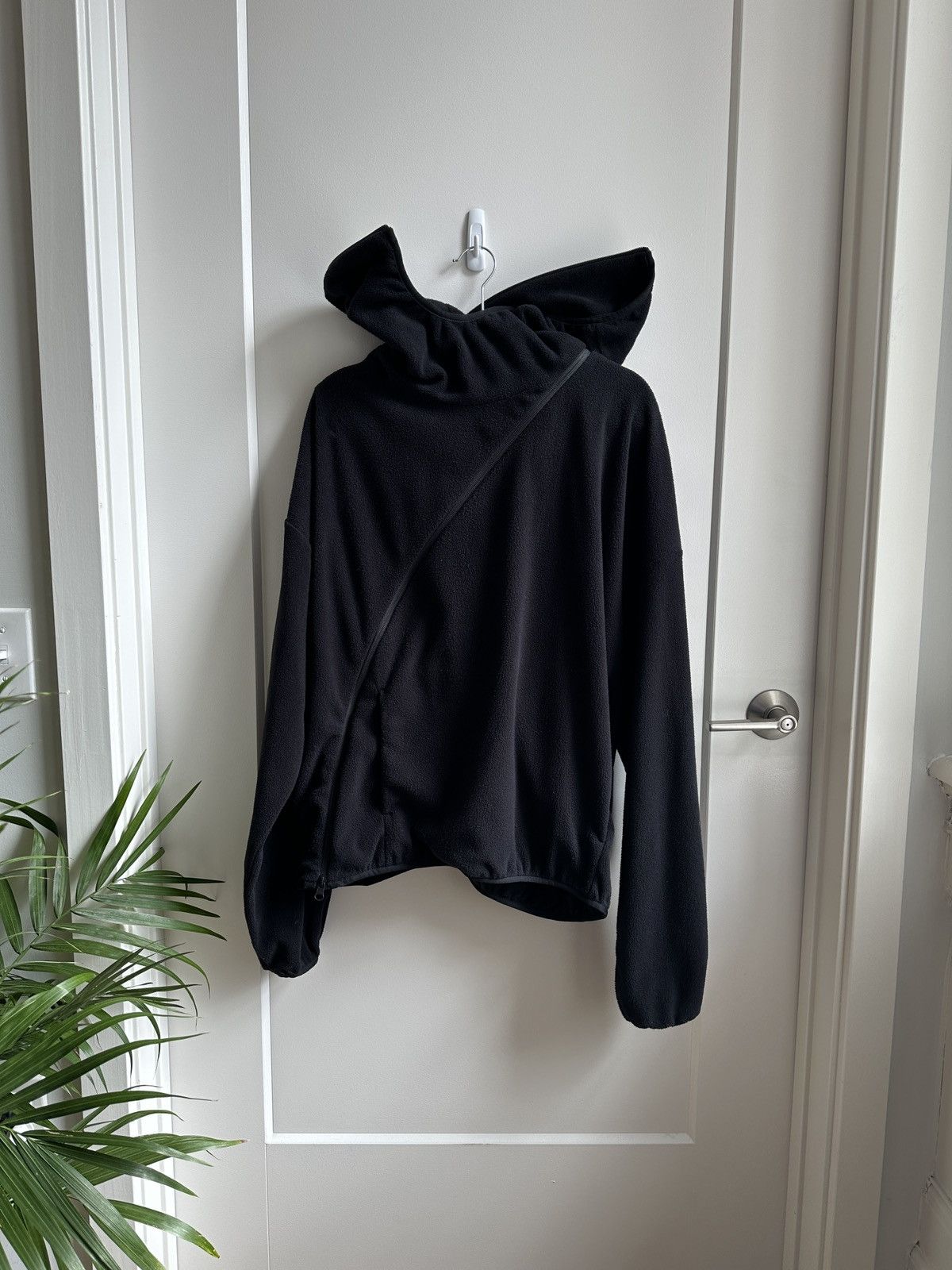 image of Post Archive Faction Paf Paf 4.0 Center Twist Zip Hoodie Ssense Exclusive in Black (Size Large)