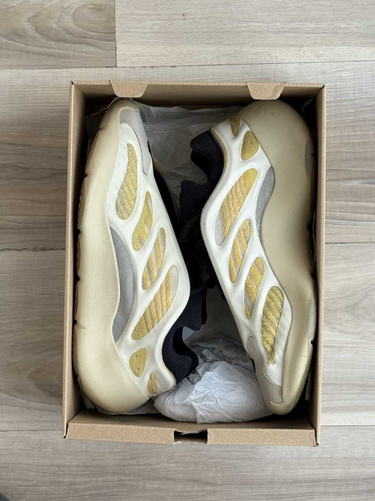 Yeezy Yeezy 700 V3 Mono Safflower Size US 9 / EU 42 - 3 Thumbnail