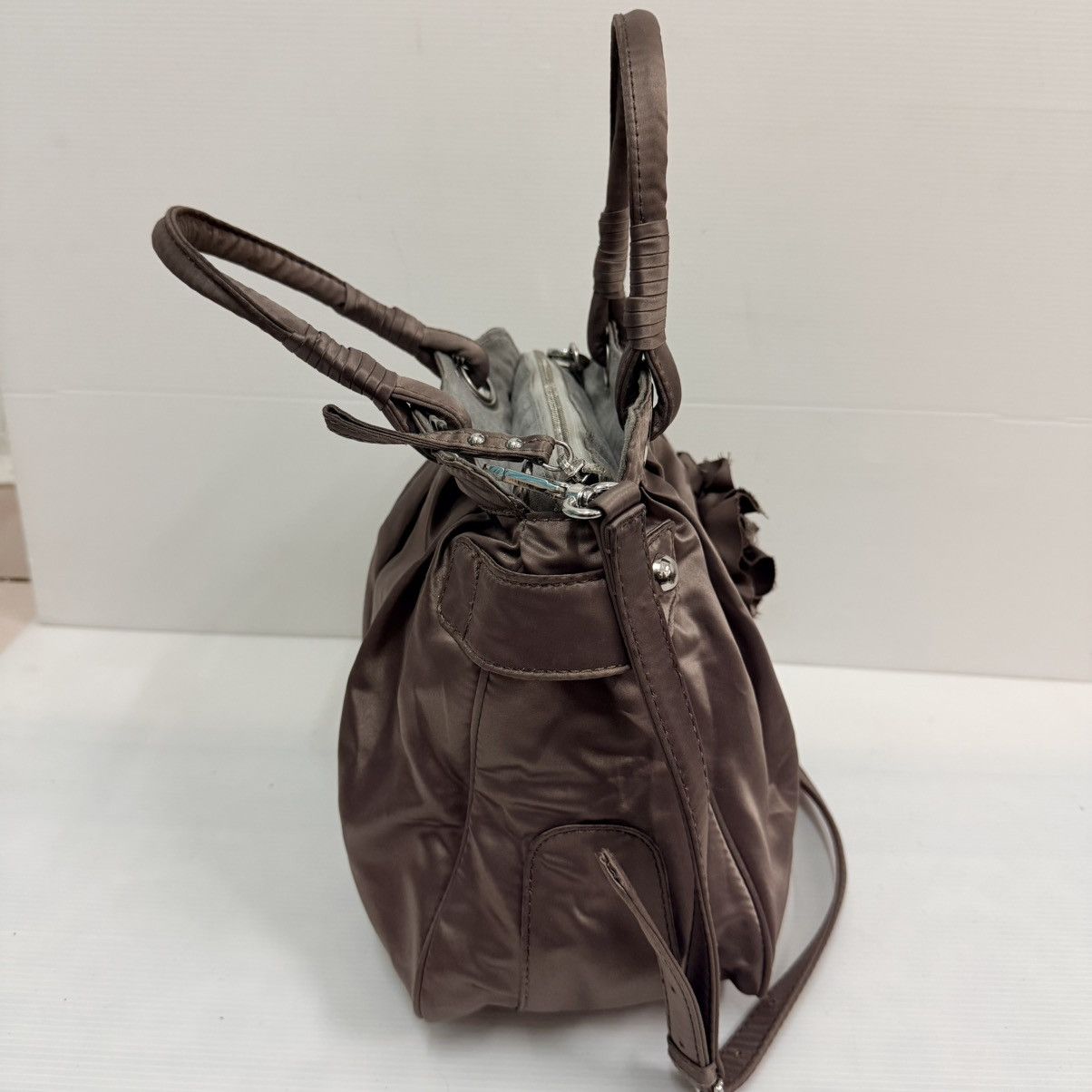Guess Guess Y2K Vintage Silk 2 Way Handbag Size ONE SIZE - 5 Thumbnail