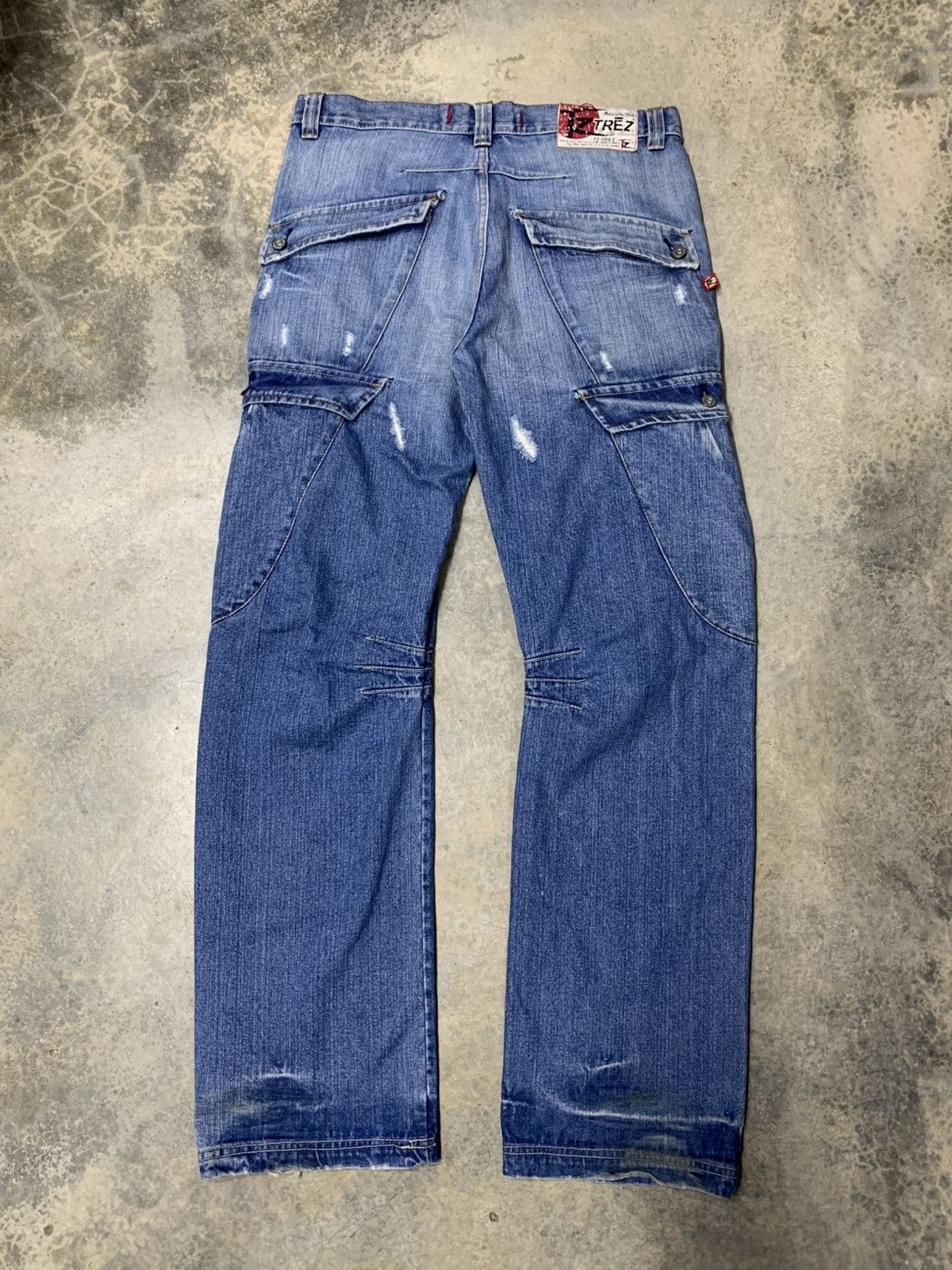 Distressed curve leg TREZ Cargo Jean