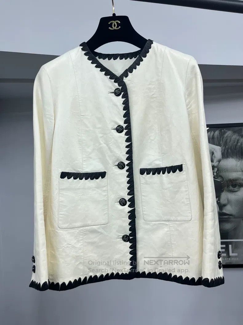 Chanel Chanel White and black-edged leather jacket Size XS / US 0-2 / IT 36-38 - 1 Thumbnail