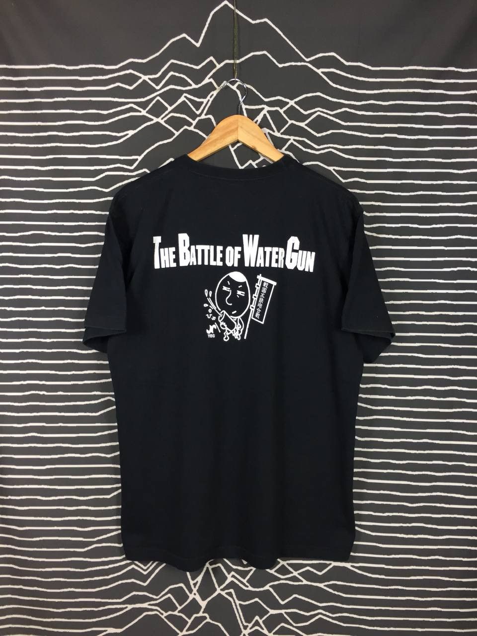 Japanese Brand × Vintage United Athle The Battle Of Water Gun Graphic Tee Size US XL / EU 56 / 4 - 1 Thumbnail