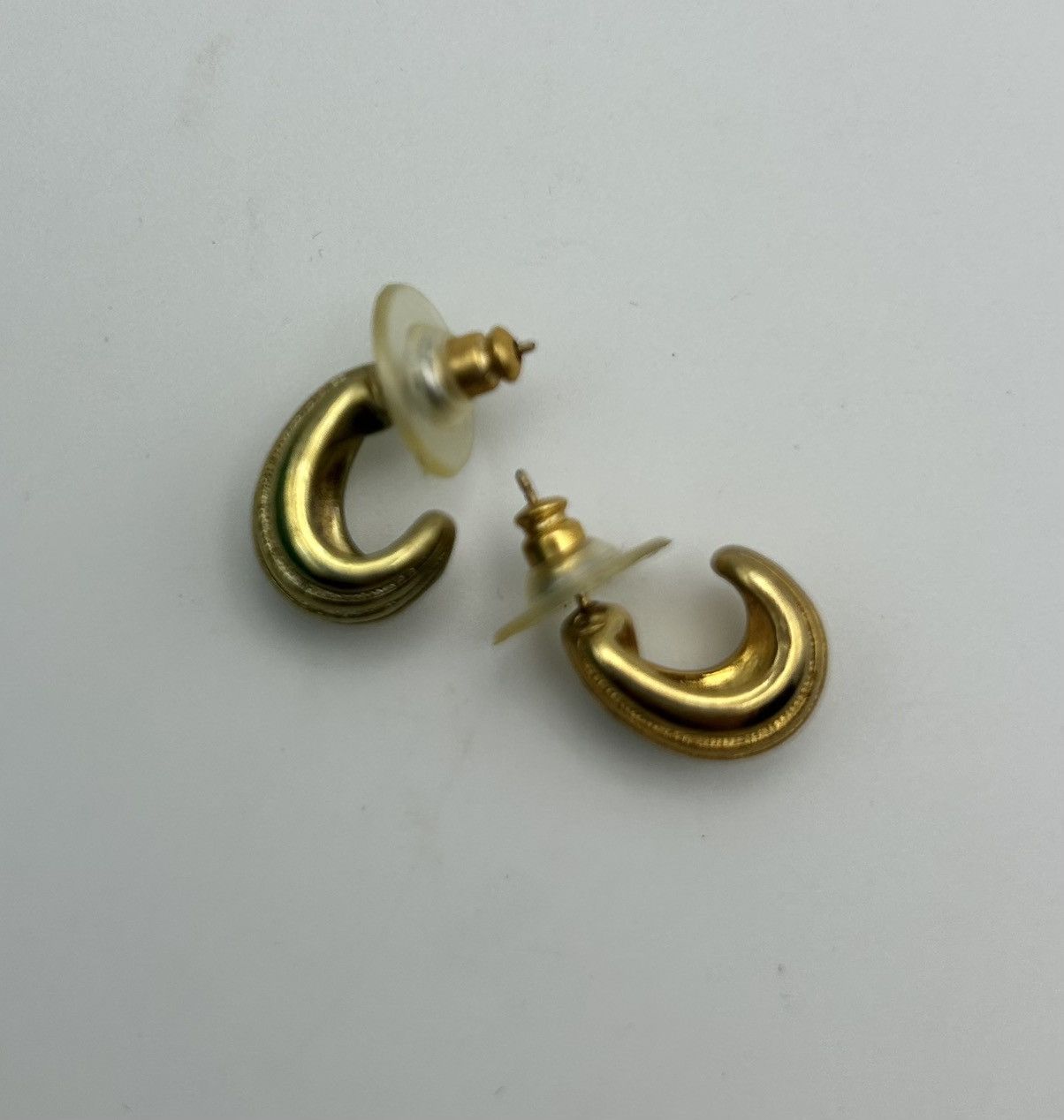 Other Vintage Ribbed Gold Half-Hoop Earrings – Textured Classic Size ONE SIZE - 5 Thumbnail