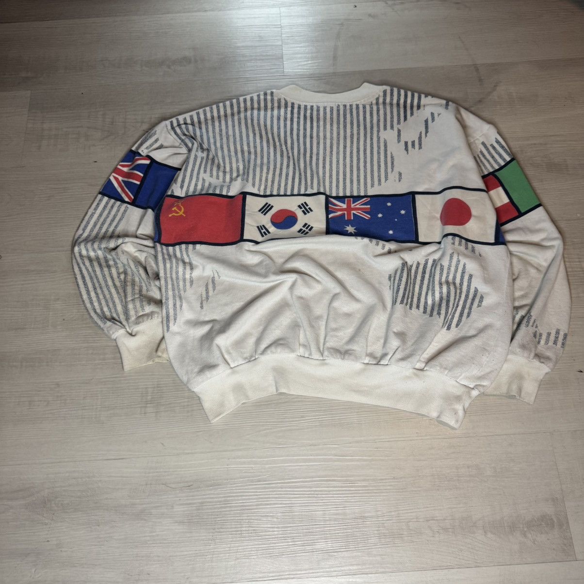 Vintage Vintage 80s/90s Multi Flag Country Crewneck Pull Over. Size US XL / EU 56 / 4 - 3 Thumbnail