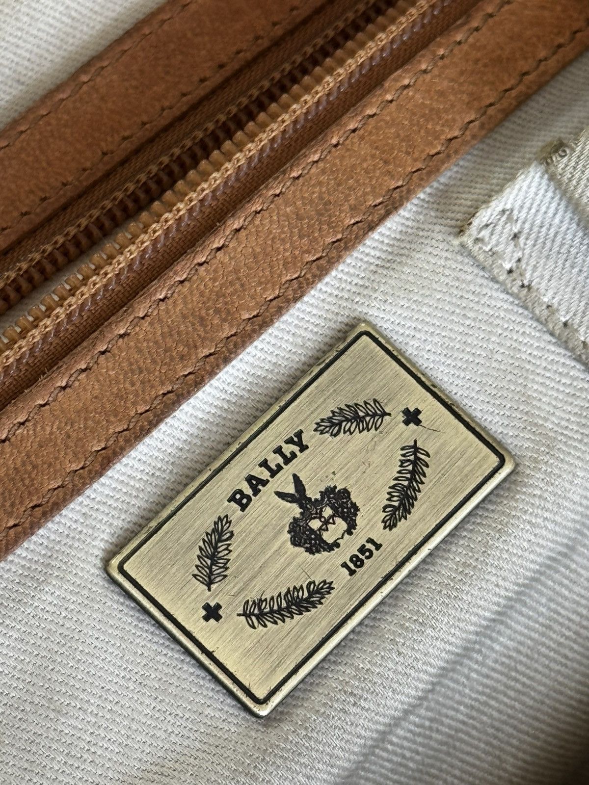 Bally Bally Leather Faded Luxury Designer Y2K Handle Bag Size ONE SIZE - 14 Thumbnail