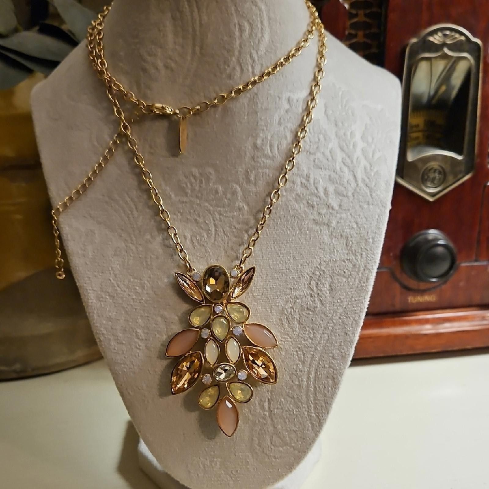 Other Elegant Gold and Pink Necklace Size ONE SIZE - 1 Thumbnail