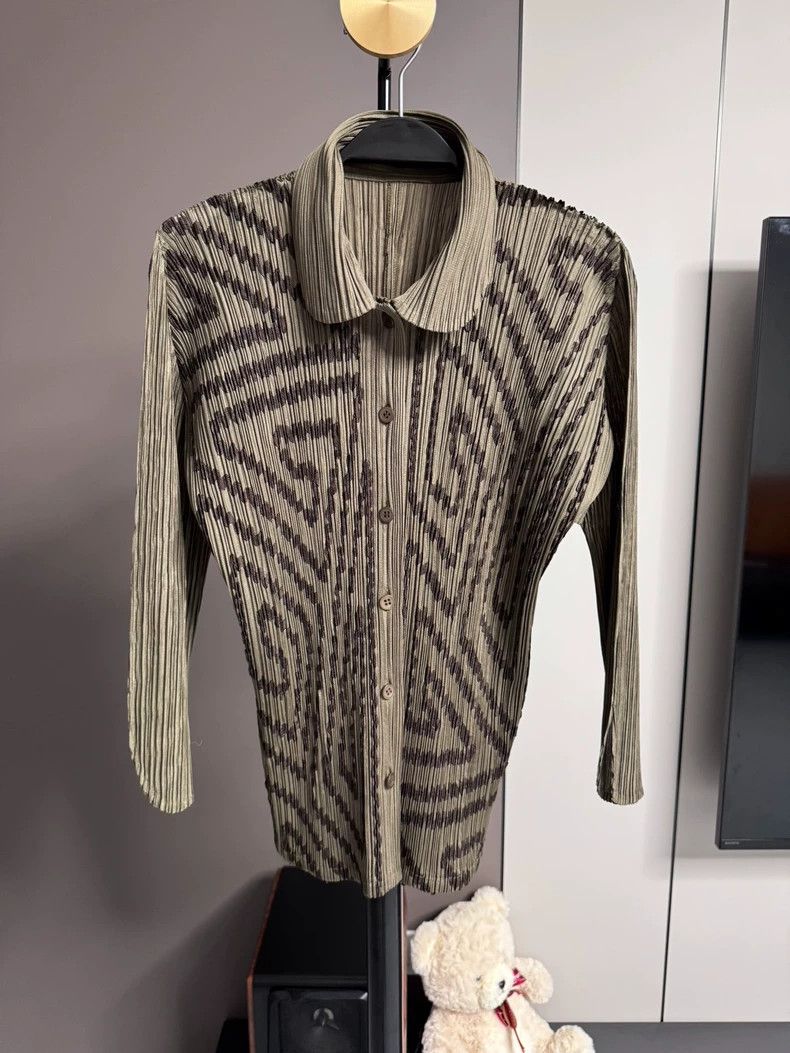 Issey Miyake Issey Miyake size:4 A vintage cardigan with wiring strips Size M / US 6-8 / IT 42-44 - 1 Thumbnail