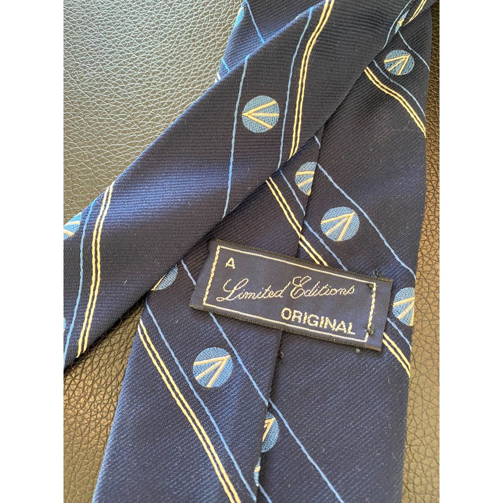 Vintage VINTAGE Limited Editions Silk Blend Retro Tie Necktie Navy Blue 3”w 56”L Mens Tie Mens Blue Retro 90s? Size ONE SIZE - 3 Thumbnail