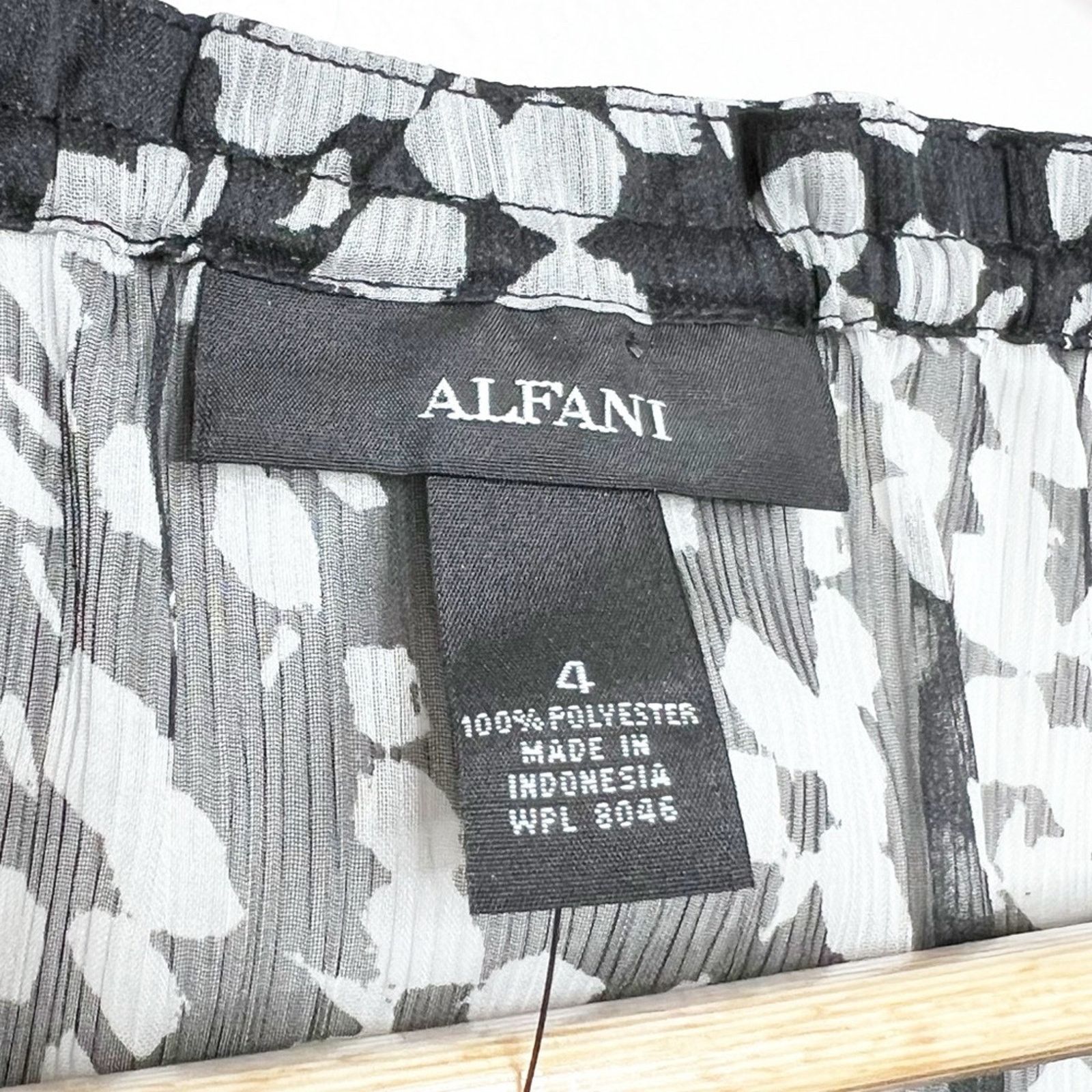 Alfani New with Tag Alfani Women's Floral Long Sleeve Ruffle Blouse Size S / US 4 / IT 40 - 15 Thumbnail