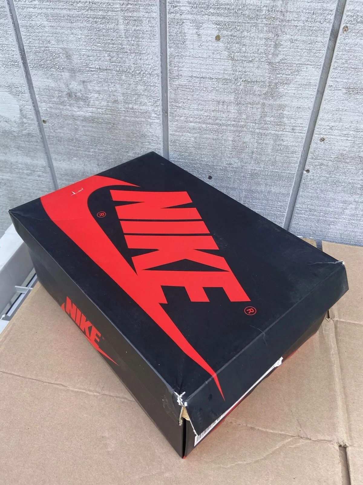 Nike Size 9 - Jordan 1 Retro High OG Bordeaux (555088-611) Size US 9 / EU 42 - 12 Thumbnail