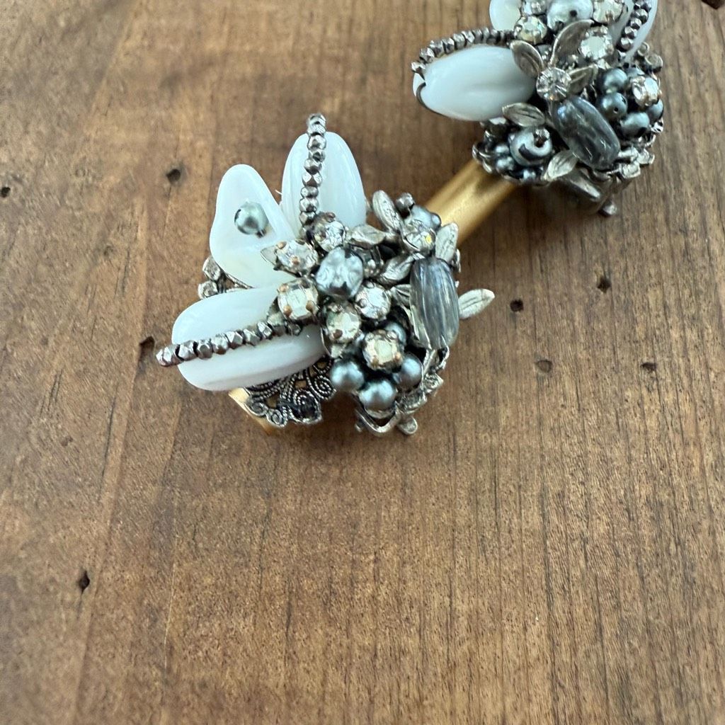 Vintage Vintage 50s Robert White Bead Silver Tone Rhinestone Faux Pe Size ONE SIZE - 3 Thumbnail