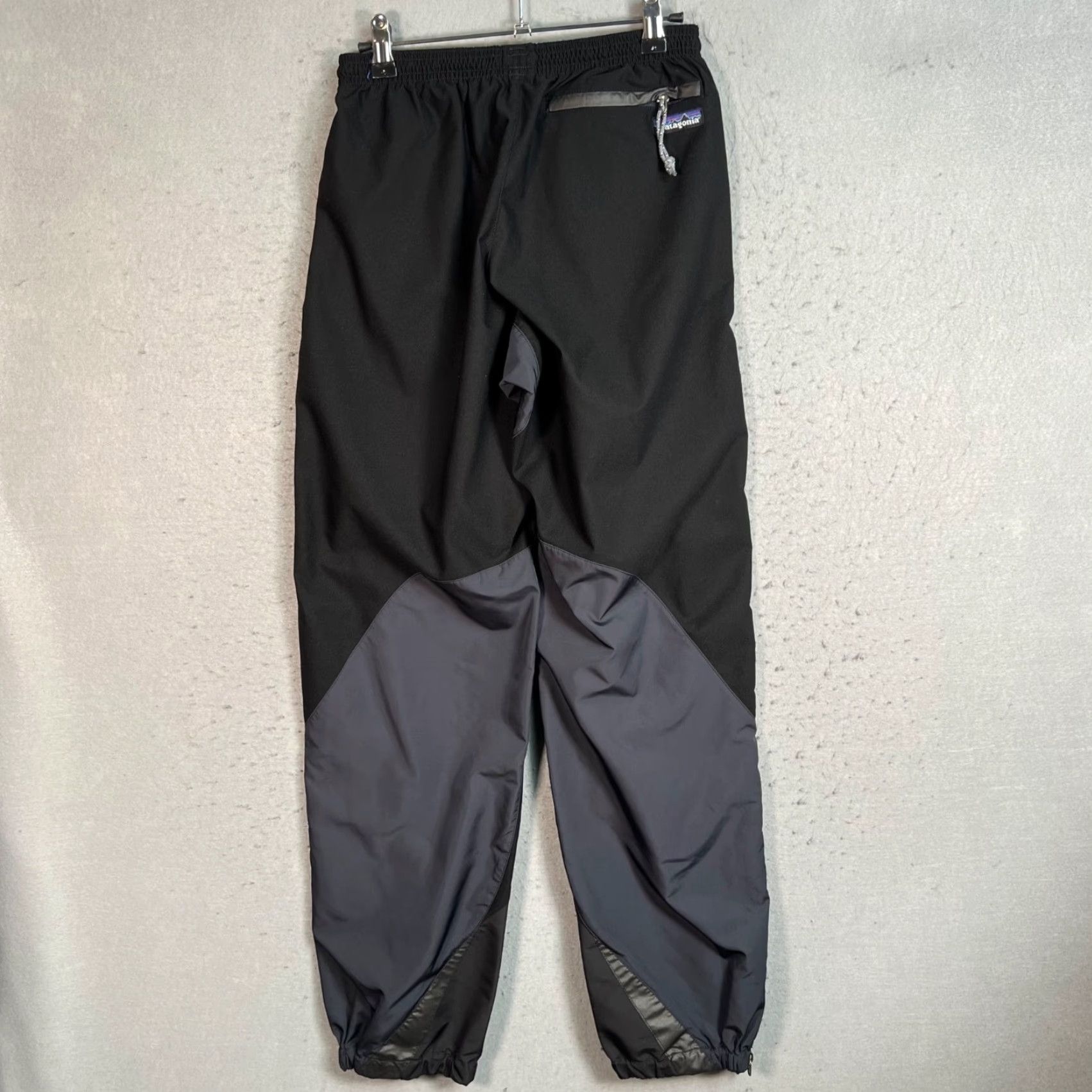 Patagonia Patagonia Womens Small Black & Gray Track Pants - Size S - Side Zip - Activewear Hiking - Regular Inseam 31 in - Polyester Windbreaker Style Size 28" / US 6 / IT 42 - 2 Thumbnail