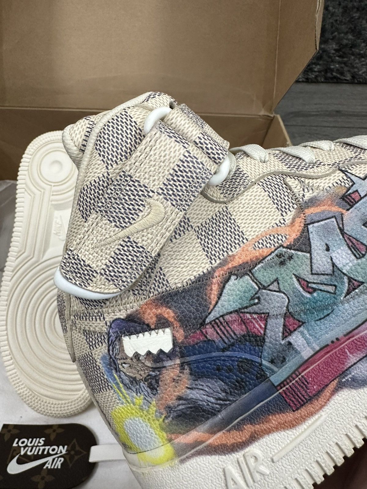 Louis Vuitton Louis Vuitton AF1 Mid Graffiti DS Size 7.5 Size US 7.5 / EU 40-41 - 15 Thumbnail