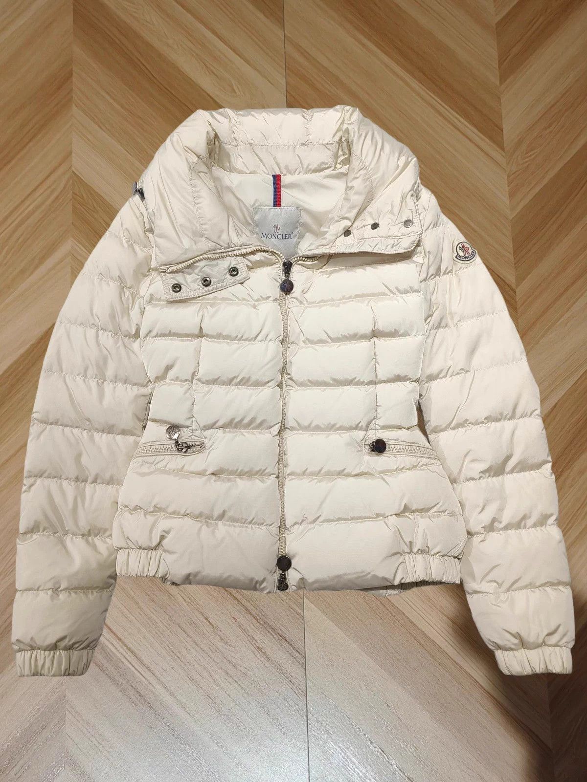 Moncler Moncler down jacket women's Size 0 white hidden hood Size XS / US 0-2 / IT 36-38 - 1 Thumbnail