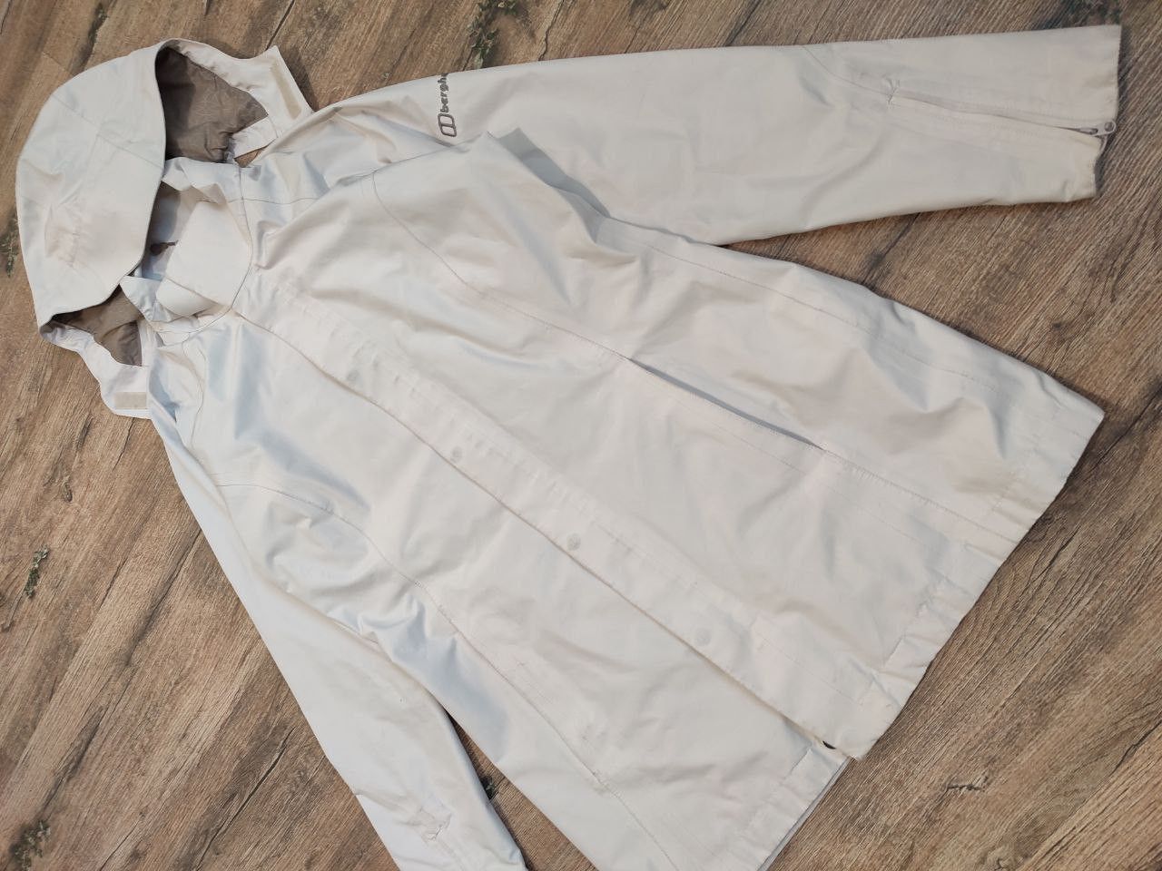 Berghaus Berghaus GORE-TEX Women's Waterproof Jacket-Coat Size 10 Size L / US 10 / IT 46 - 2 Thumbnail