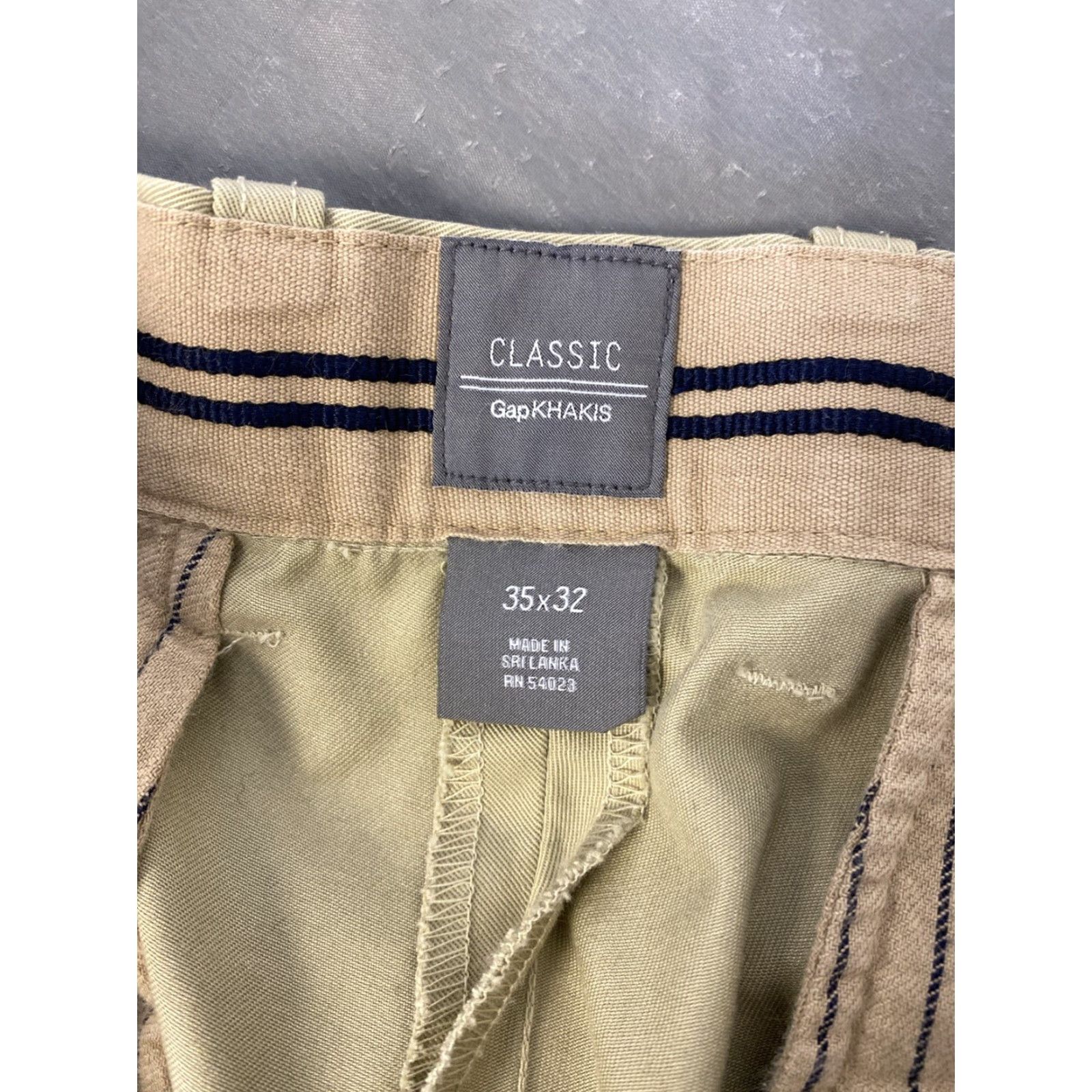 Gap VINTAGE Gap Men's Pants 35x32 Khaki Chino Casual-Fashion-Y2K Wideleg Mens Size US 35 - 7 Thumbnail
