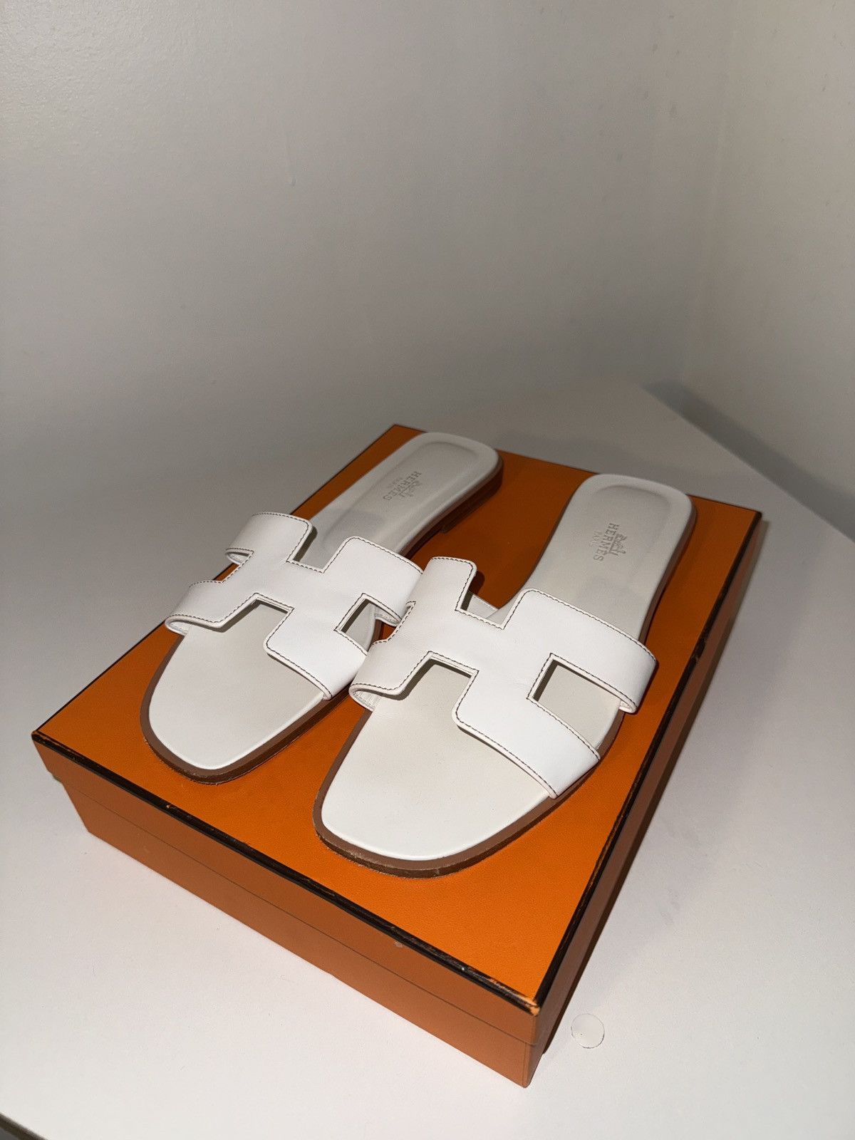Hermes ORAN SANDAL IN BOX CALF 390 02 BLANC PIQUR ES HAVANE Size US 9 / IT 39 - 2 Thumbnail