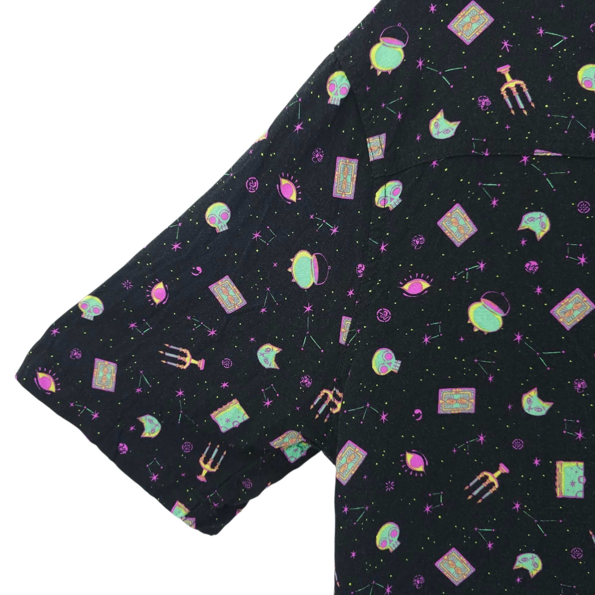 Disney Disney Hocus Pocus Button Front Woven Shirt Adult M Size US M / EU 48-50 / 2 - 14 Thumbnail