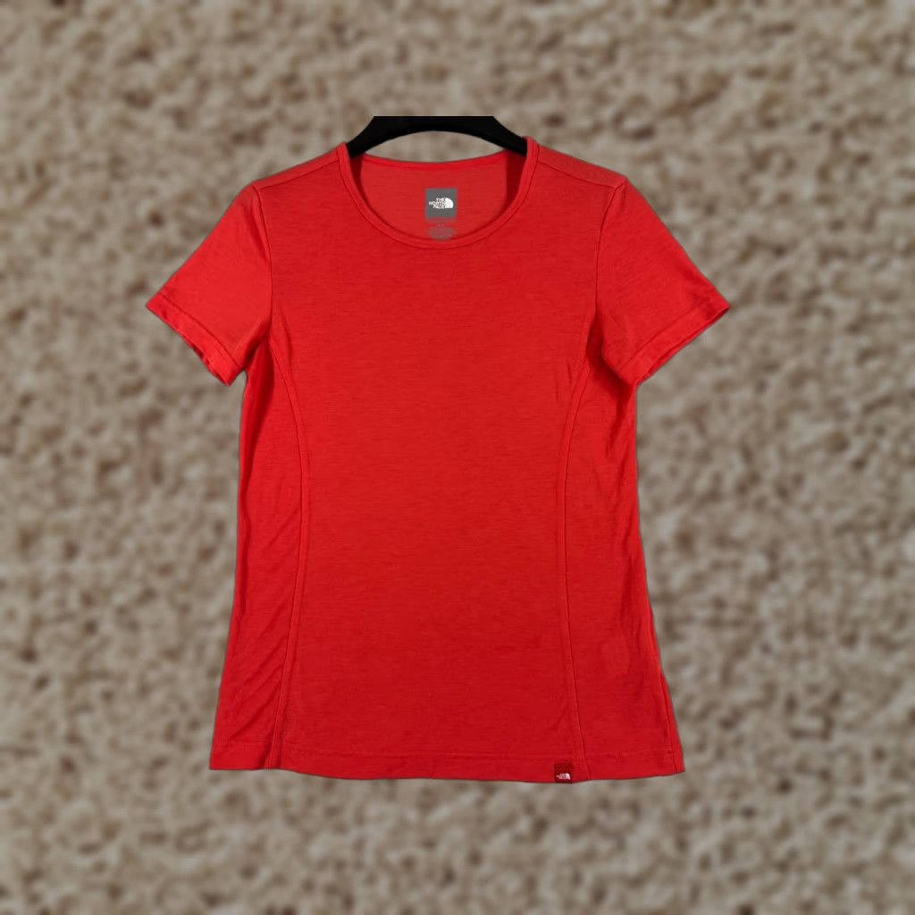 The North Face The North Face Shirt Women Small Red Short Sleeve Crew Vaporwick Polyester Size S / US 4 / IT 40 - 1 Thumbnail
